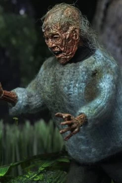 NECA Friday The 13th - Corpse Pamela (Lady Of The Lake) Clothed Actionfigur -FUNKO Store 39724 7