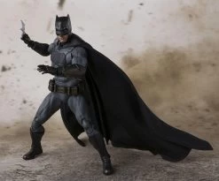 Justice League - Batman - S.H.Figuarts Figur -FUNKO Store 5c8d2340ba01b76c5412af6ff5f8b6dfeecbf8c04c74ebcc5d4323e3159e20c4