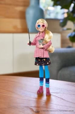 MATTEL Harry Potter - Luna Lovegood - Sammlerpuppe -FUNKO Store 7f16e0024bc5c615d4aca60782e86394