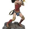 Diamond Select DC Gallery - JL Movie - Wonder Woman Bracelets Statue