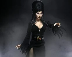 NECA Elvira, Mistress Of The Dark - Clothed Actionfigur -FUNKO Store elvira4 scaled 2