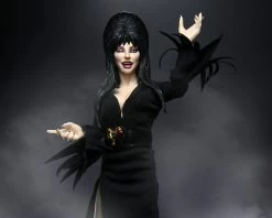 NECA Elvira, Mistress Of The Dark - Clothed Actionfigur -FUNKO Store elvira9 scaled 1
